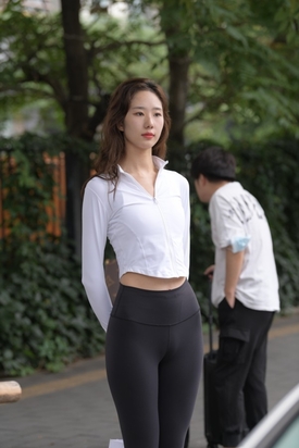 黑色瑜伽裤运动系高挑美女【套图 7.22GB | 视频 7.61G】
