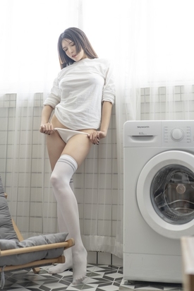 秋和柯基 - NO.062 洗衣房的室友姐姐【70P-1V-3.93G】
