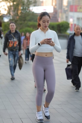 精选街拍 NO.0306 凯恩街拍作品 搭讪紫色瑜伽裤女士[558P／389MB]